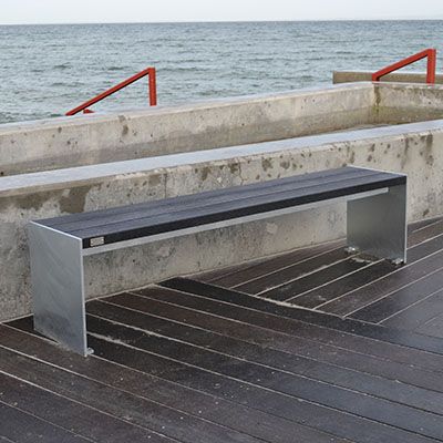 Sitzbank ohne Rückenlehne aus wartungsfreiem Recycling-Kunststoff und Stahl