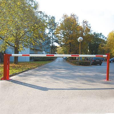 Wegesperre (Handschranke) aus feuerverzinktem Stahl mit Gasdruckfeder