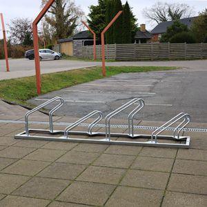 Fahrradständer aus feuerverzinktem Stahl für den Boden (freiliegend)