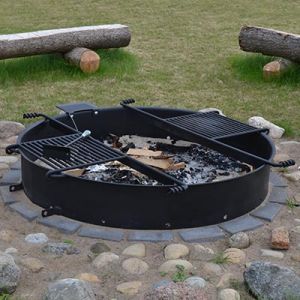 Große Feuerstelle (Feuerring) mit 2 Rosten