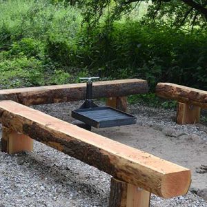 Holzbank (Lagerfeuer-Bank) für Lagerfeuer oder Feuerstelle