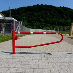 Drehschranke (schwenkbare Wegesperre) mit Schloss für Straße oder Pfad